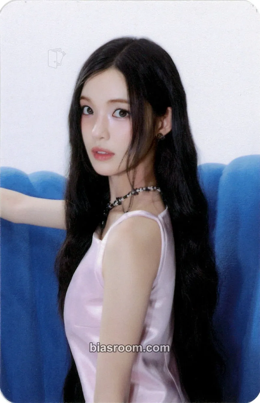 Yuha FOCUS Photocard - Hearts2Hearts - Hearts2Hearts K-pop photocard