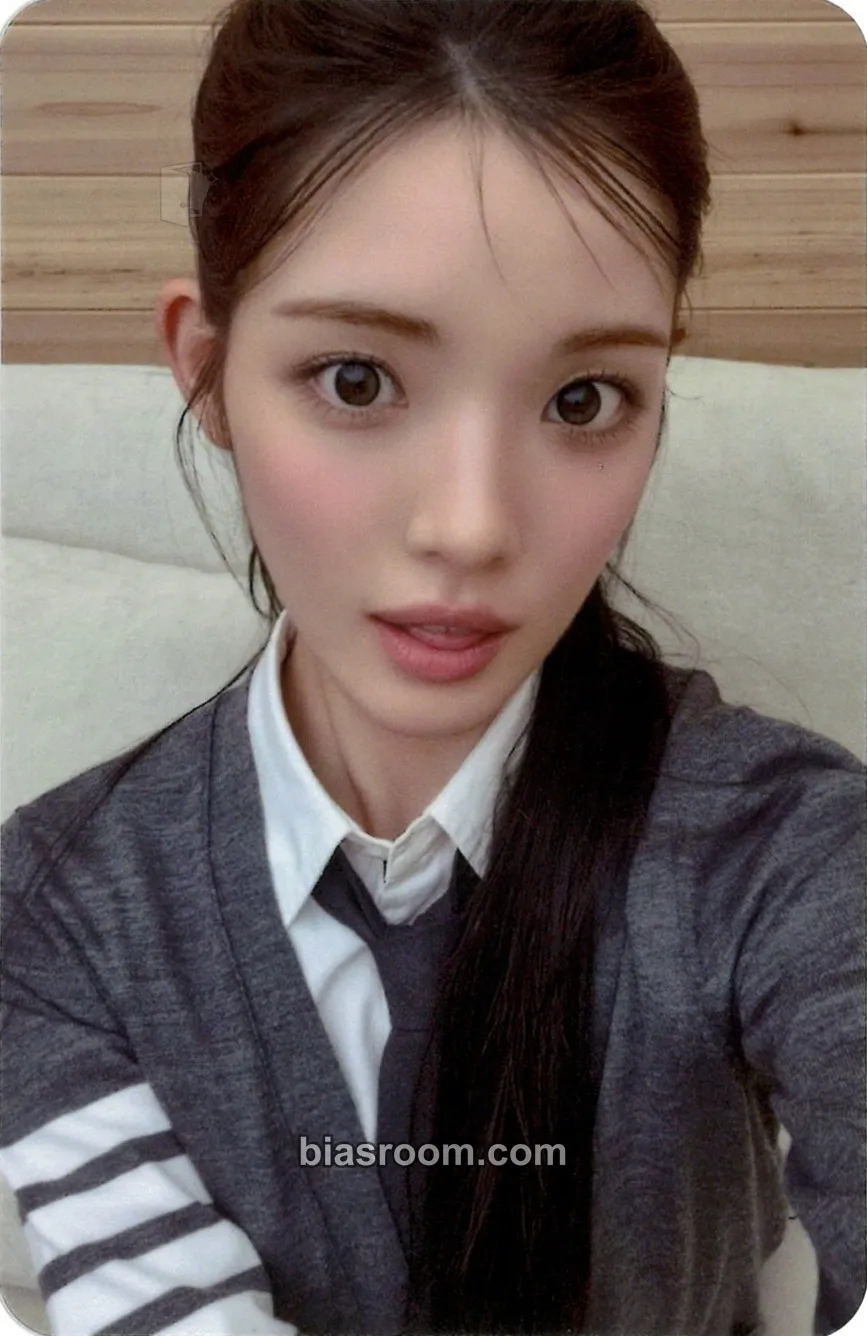 Yuha FOCUS Photocard - Hearts2Hearts - Hearts2Hearts K-pop photocard
