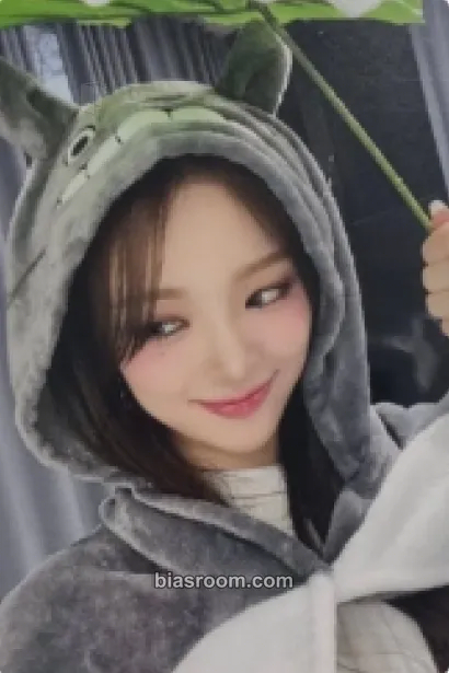 E.JI Feelin' Hot Photocard - ICHILLIN’ - ICHILLIN’ K-pop photocard