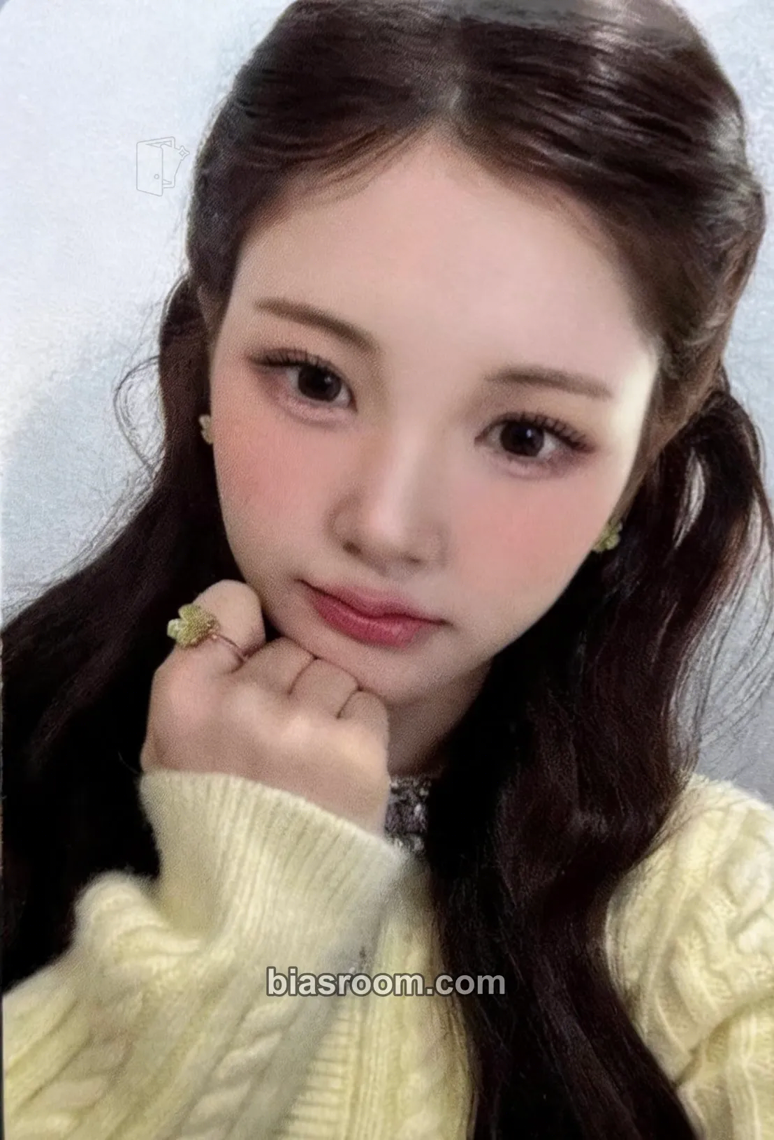 Yihyun SBS Inkigayo MC Photocard - Baby DONT Cry - Baby DONT Cry K-pop photocard