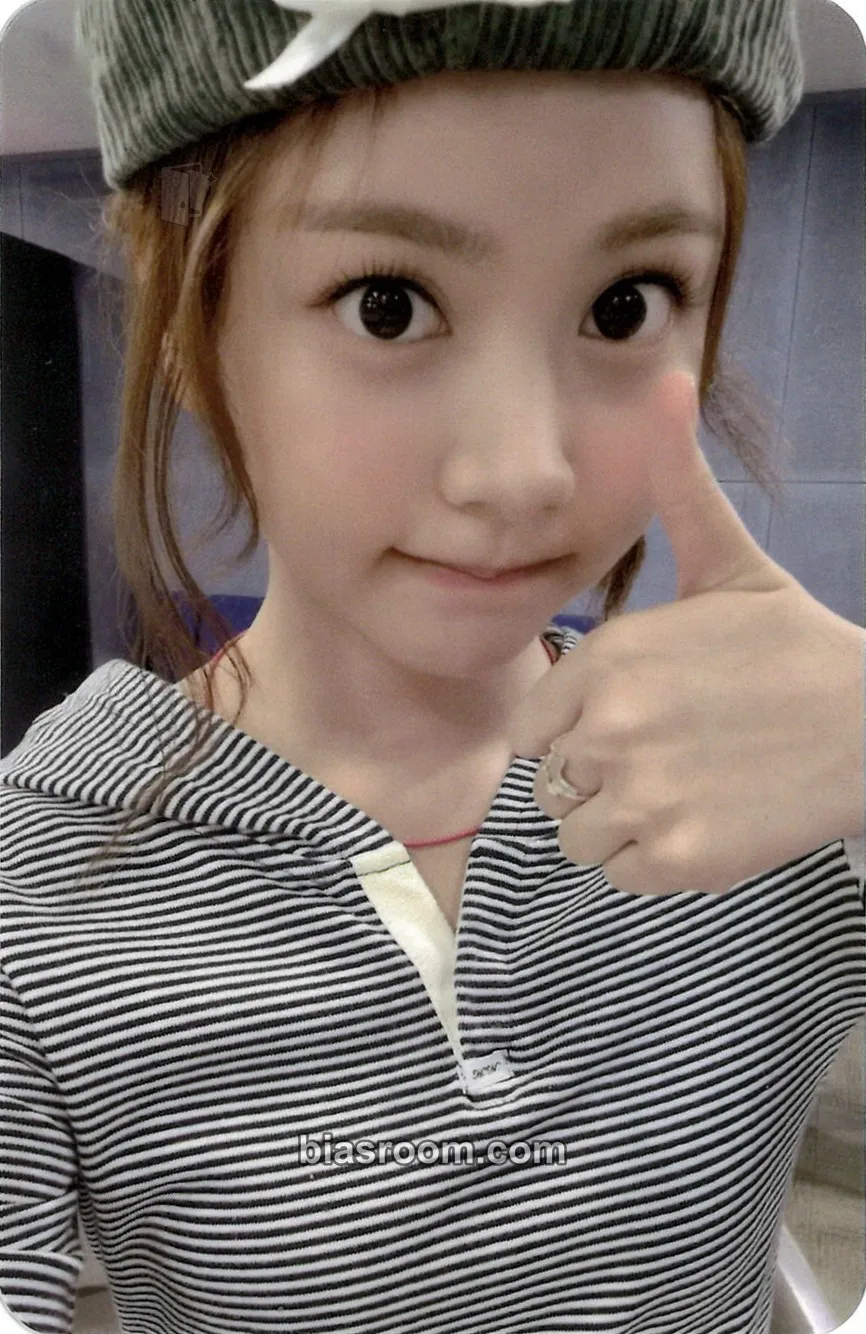 Carmen FOCUS Photocard - Hearts2Hearts - Hearts2Hearts K-pop photocard