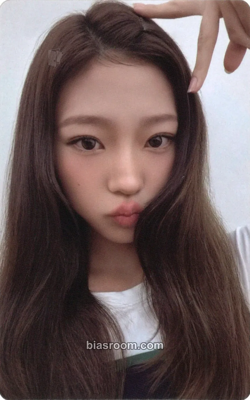 Stella FOCUS Photocard - Hearts2Hearts - Hearts2Hearts K-pop photocard