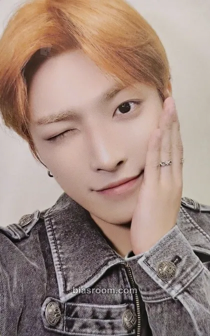 Hongjoong 8ROOM MD Photocard - ATEEZ - ATEEZ K-pop photocard