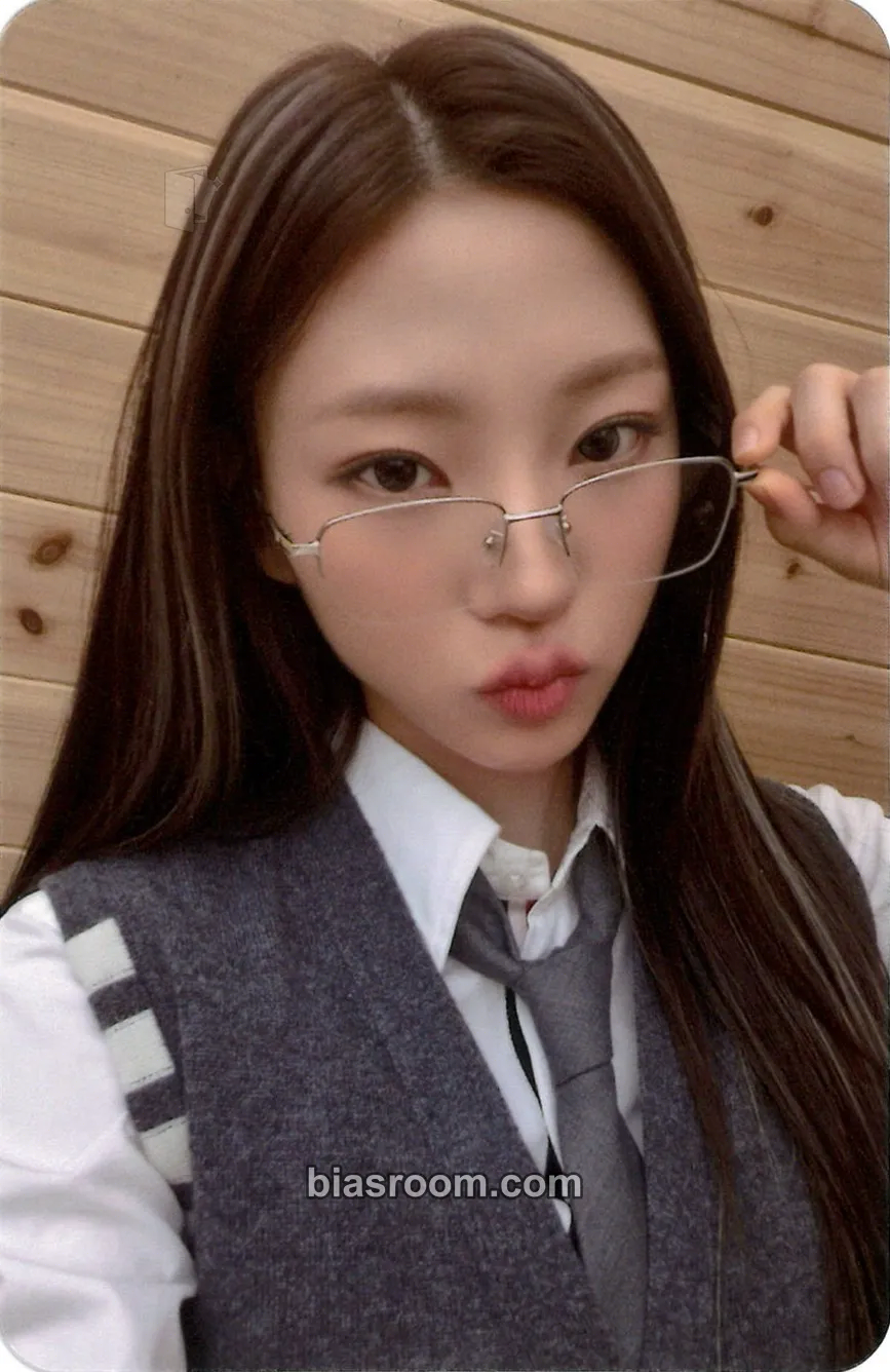 Stella FOCUS Photocard - Hearts2Hearts - Hearts2Hearts K-pop photocard