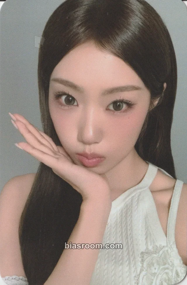 izna - Choi Jungeun - 2026 Season’s Greetings: <365 Knots> Other pob (pre-order benefit) hmv photocard set