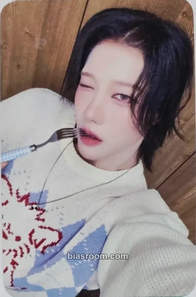 Rui UXLXVE Photocard - XLOV - XLOV K-pop photocard