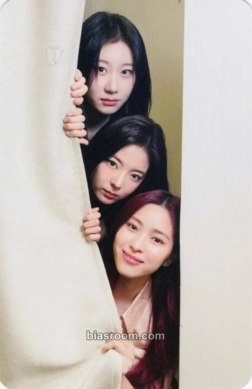 Girls Will Be Girls Photocard - ITZY - ITZY K-pop photocard