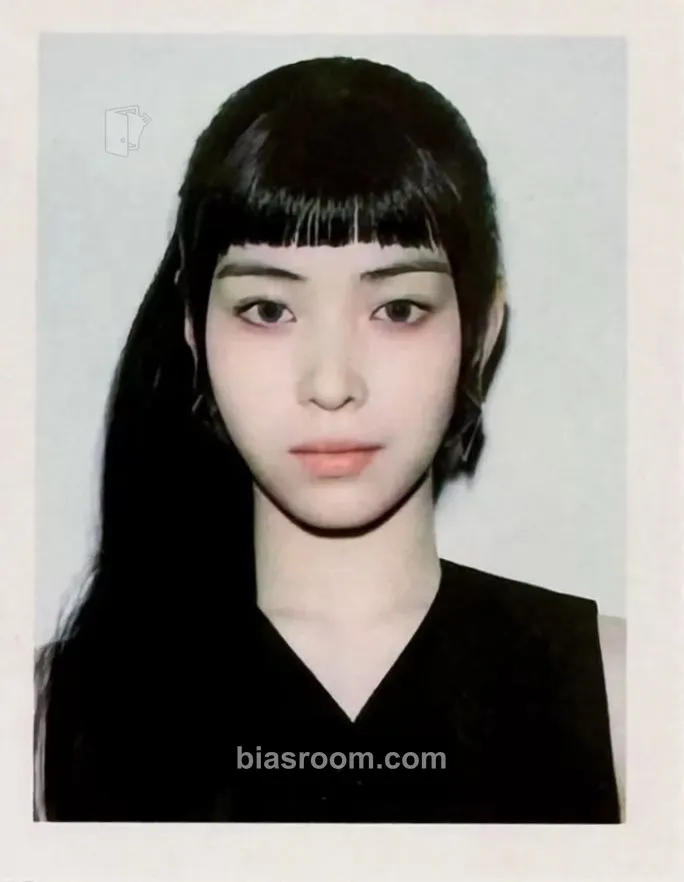 Ryujin GOLD Photocard - ITZY - ITZY K-pop photocard