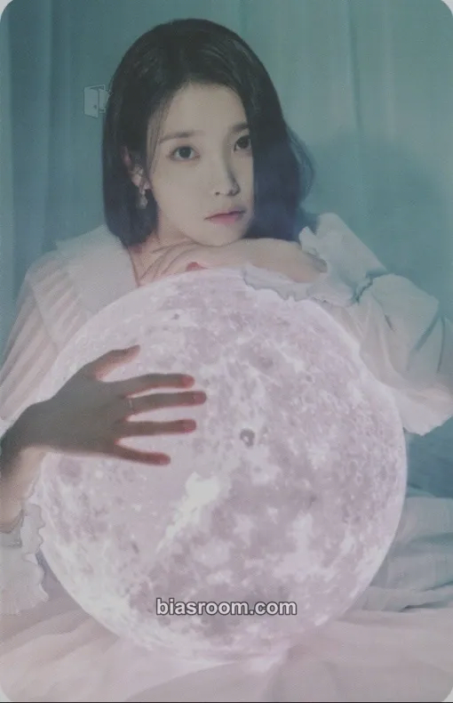 IU 2023 SEASON'S GREETINGS Photocard - IU K-pop photocard