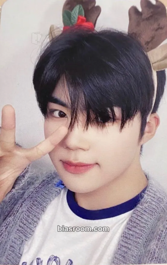 Gunwook 2024 Seasons Greetings 'Good Night' Photocard - ZEROBASEONE - ZEROBASEONE K-pop photocard