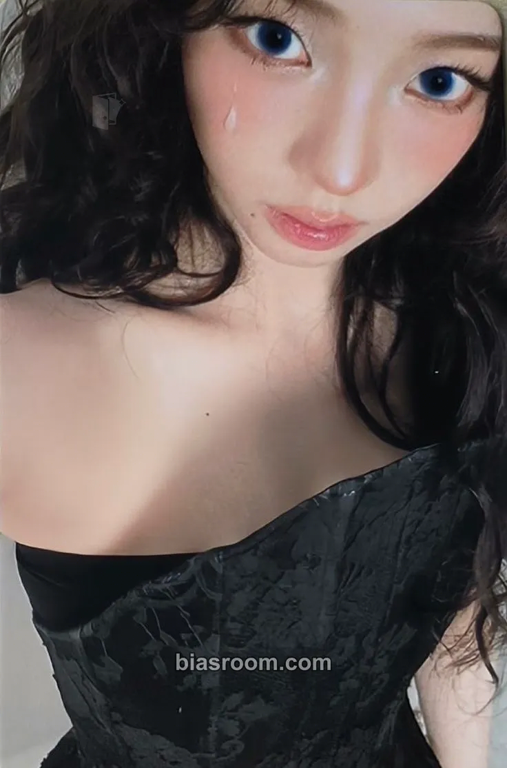 Karina PUSS PUSS CHINA X KARINA AESPA Issue No.23 Photocard - aespa - aespa K-pop photocard