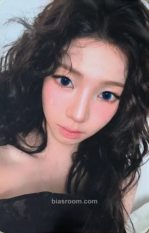 Karina PUSS PUSS CHINA X KARINA AESPA Issue No.23 Photocard - aespa - aespa K-pop photocard