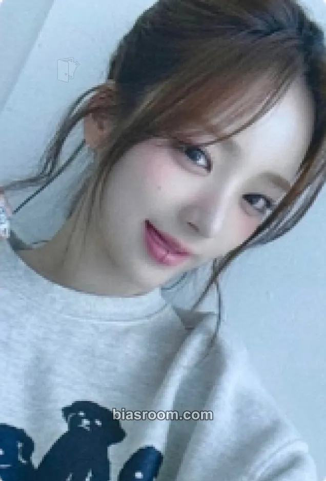 E.JI Feelin' Hot Photocard - ICHILLIN’ - ICHILLIN’ K-pop photocard