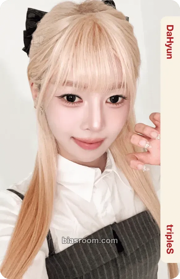 Dahyun 2026 Season's Greetings: tripleShot of Love Photocard - tripleS - tripleS K-pop photocard