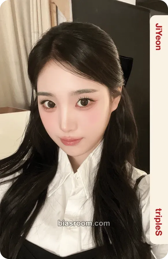 Jiyeon 2026 Season's Greetings: tripleShot of Love Photocard - tripleS - tripleS K-pop photocard