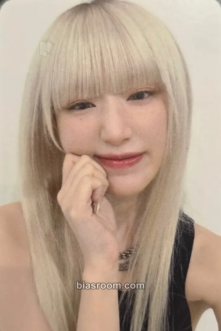 Shuhua MONO Photocard - i-dle - i-dle K-pop photocard
