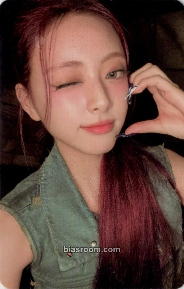 Yuna TUNNEL VISION Photocard - ITZY - ITZY K-pop photocard