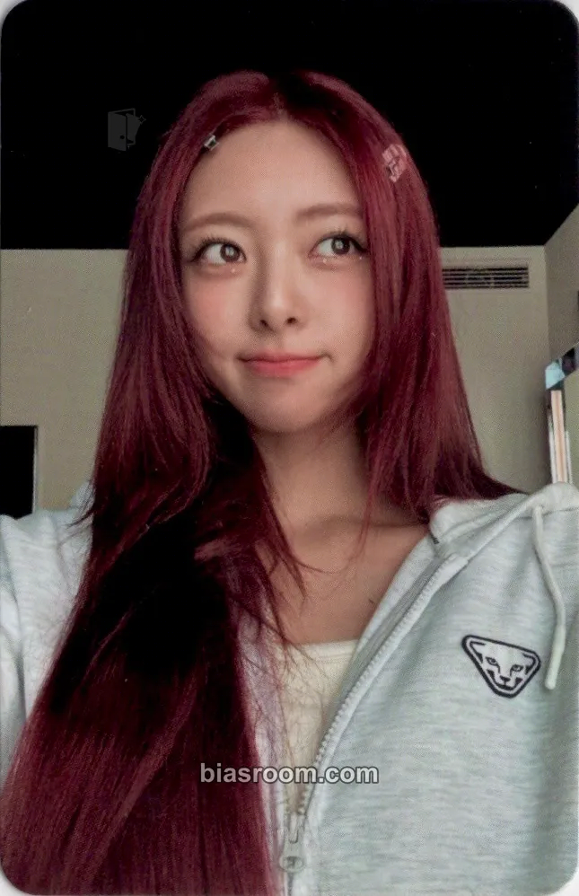 Yuna TUNNEL VISION Photocard - ITZY - ITZY K-pop photocard