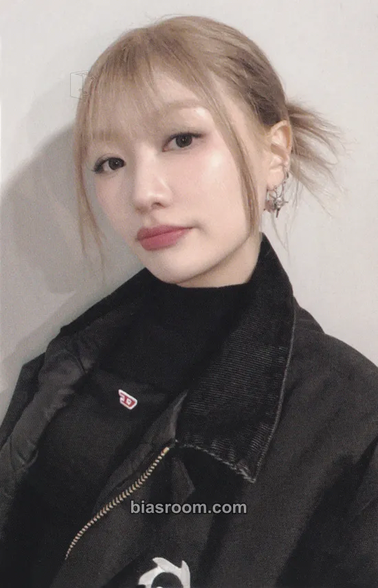 Sujeong Archive of Emotions Photocard - Ryu Sujeong - Ryu Sujeong K-pop photocard