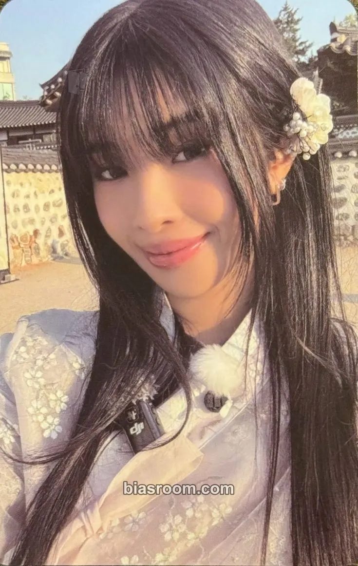 Sophia Viewfinder in Seoul Photocard - KATSEYE - KATSEYE K-pop photocard