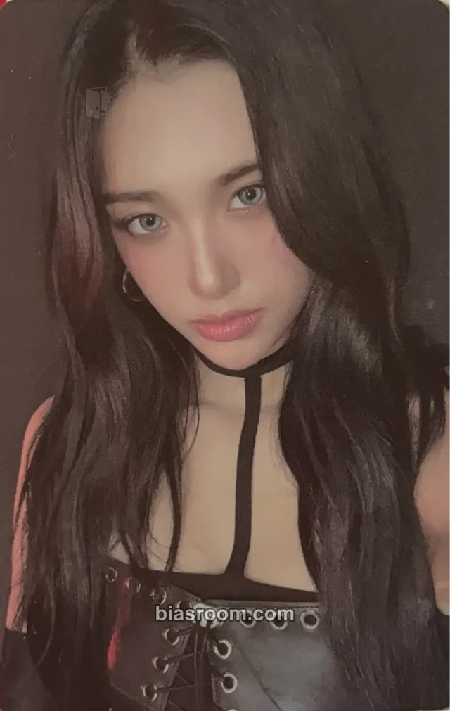 EVERGLOW - Aisha - All My Girls Album album photocard dark version
