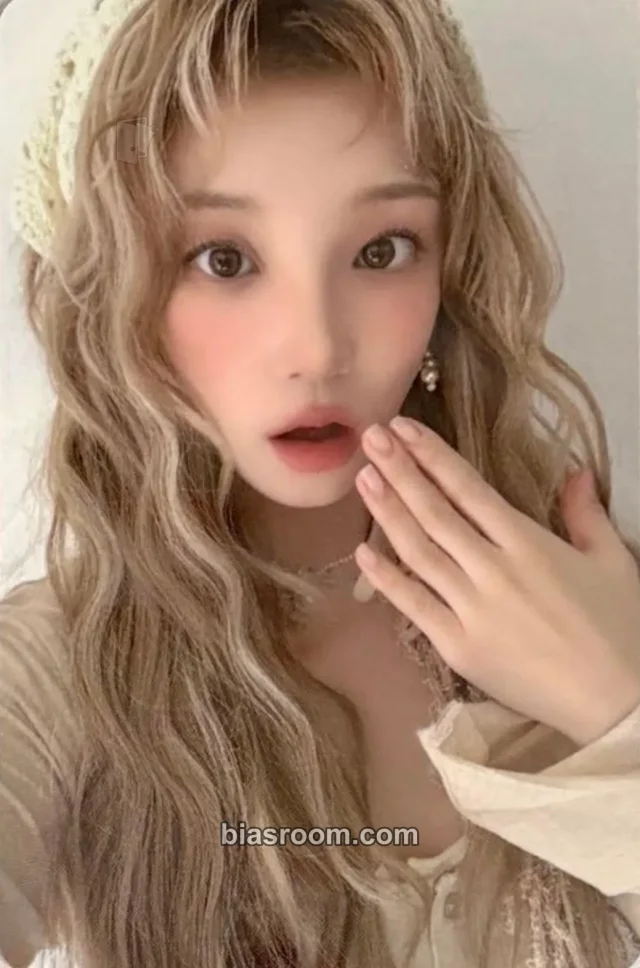 i-dle - Yuqi - 2026 Season's Greetings [i-dle & Soil Co.] Other season's greetings pob (pre-order benefit) starriver