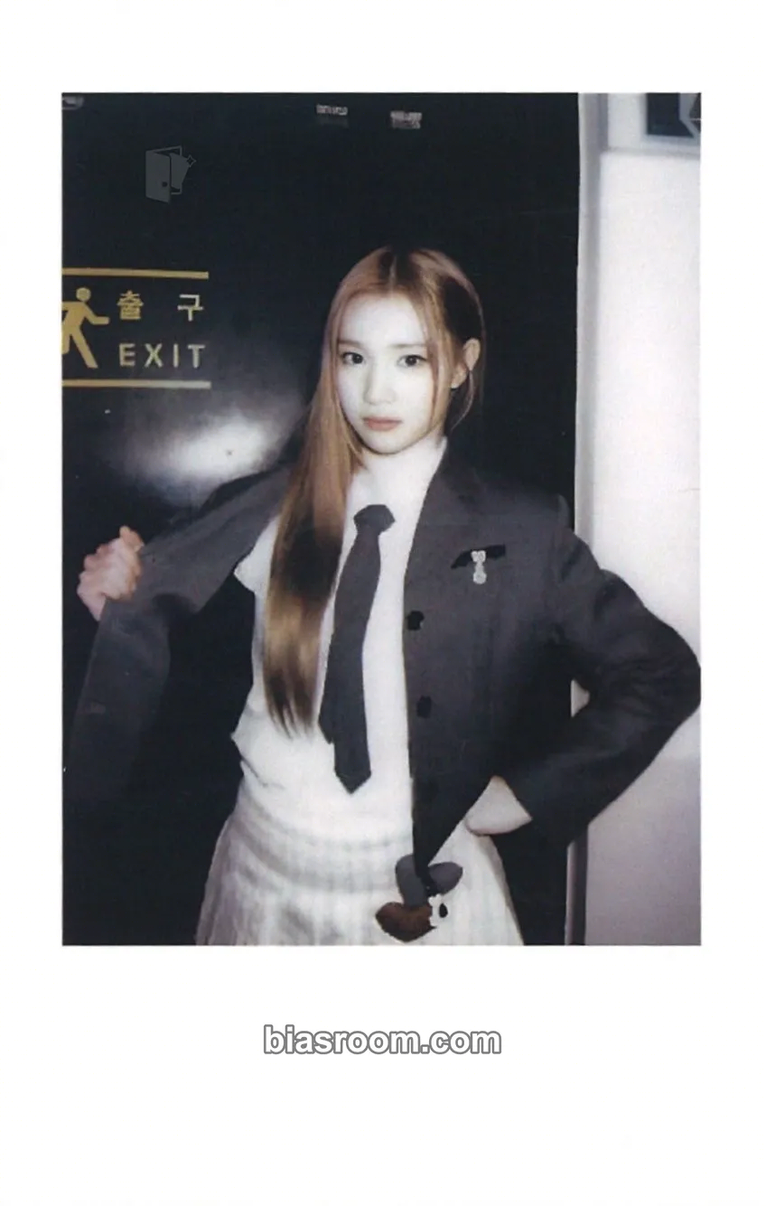 Juun The Chase Photocard - Hearts2Hearts - Hearts2Hearts K-pop photocard