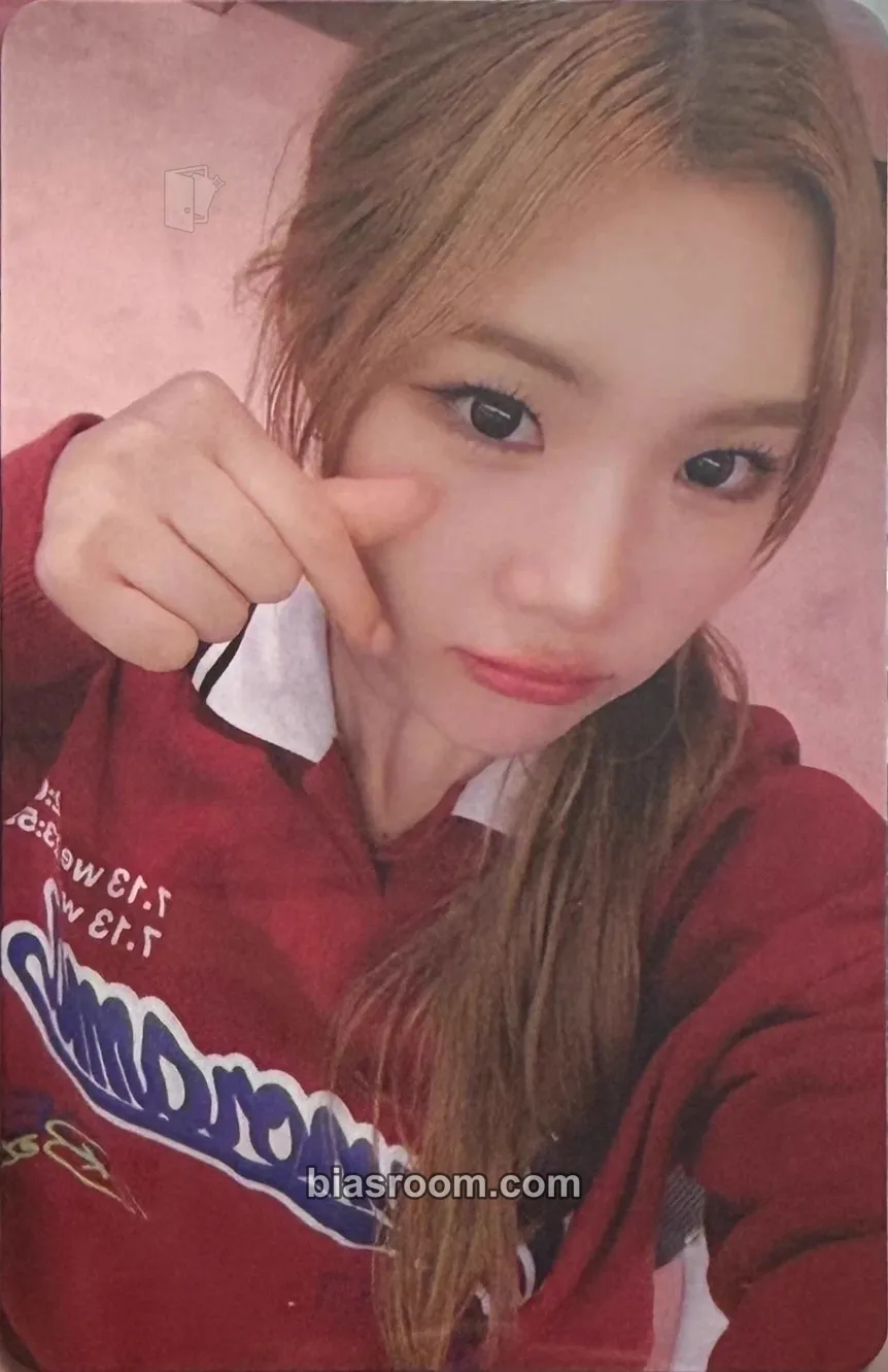 Juun The Chase Photocard - Hearts2Hearts - Hearts2Hearts K-pop photocard