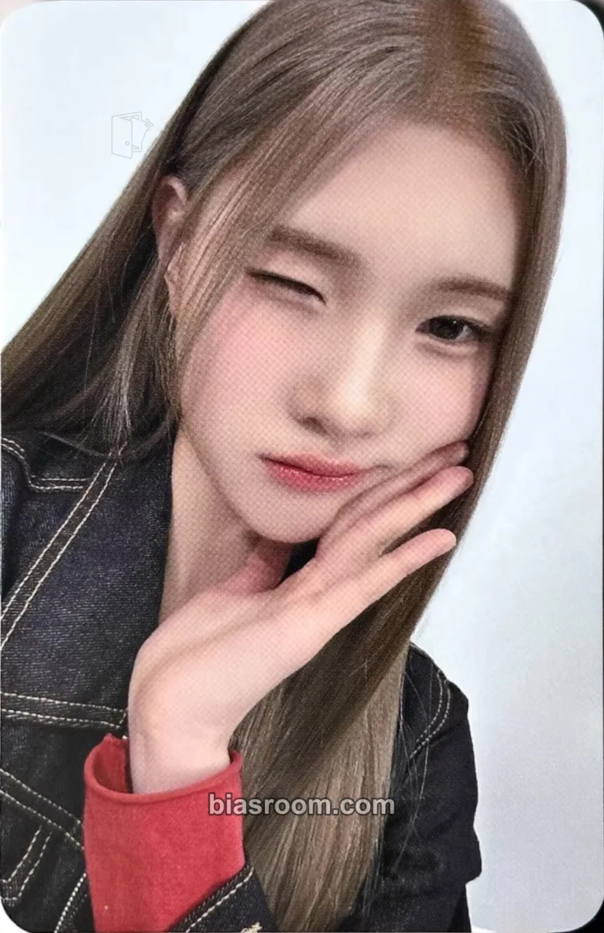 Juun The Chase Photocard - Hearts2Hearts - Hearts2Hearts K-pop photocard