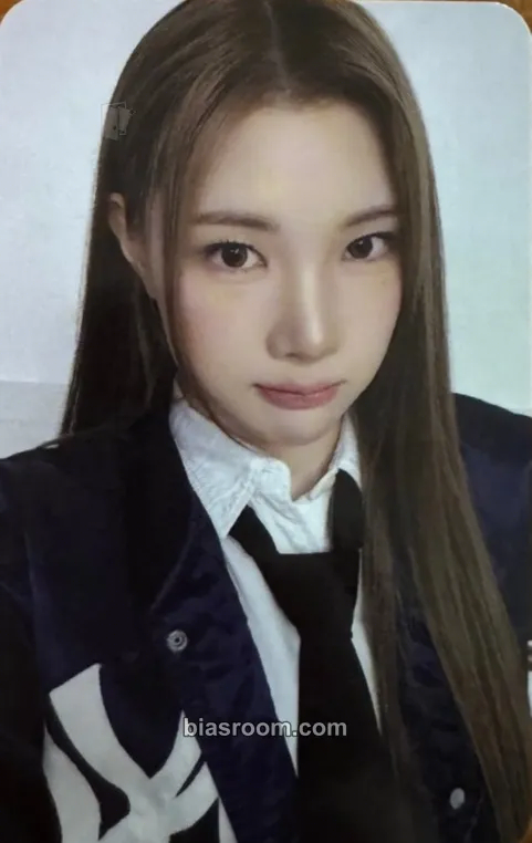 Juun The Chase Photocard - Hearts2Hearts - Hearts2Hearts K-pop photocard