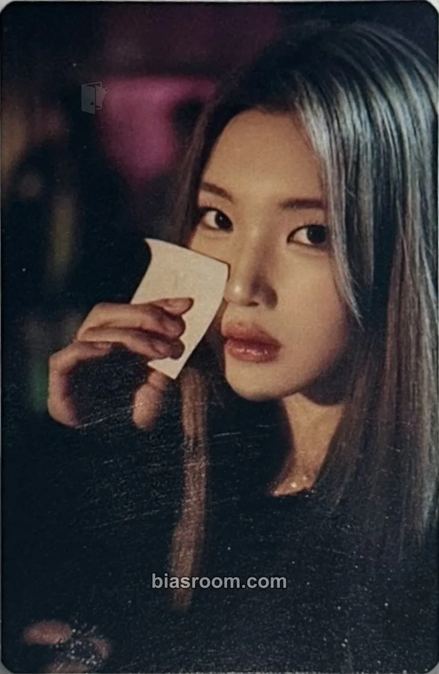 Juun The Chase Photocard - Hearts2Hearts - Hearts2Hearts K-pop photocard
