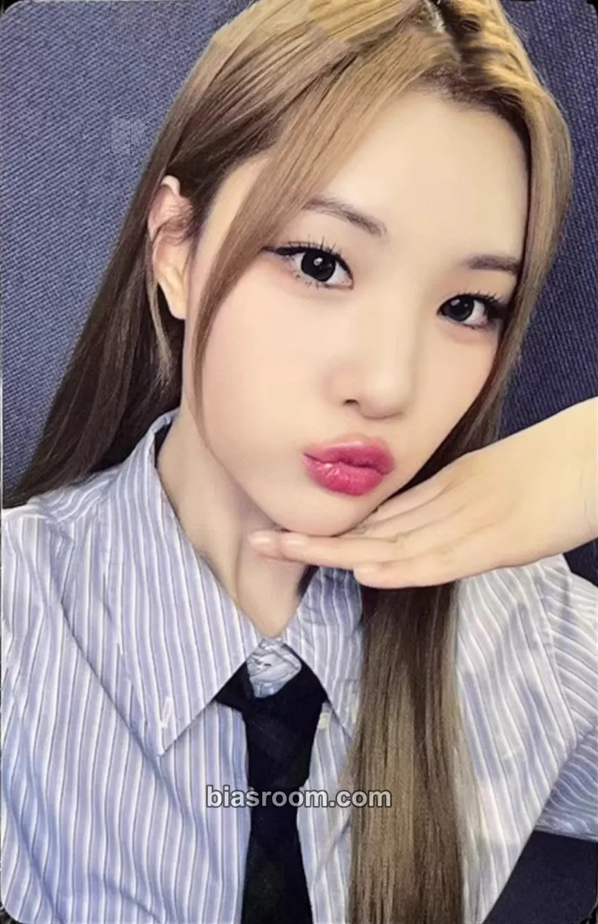 Juun The Chase Photocard - Hearts2Hearts - Hearts2Hearts K-pop photocard
