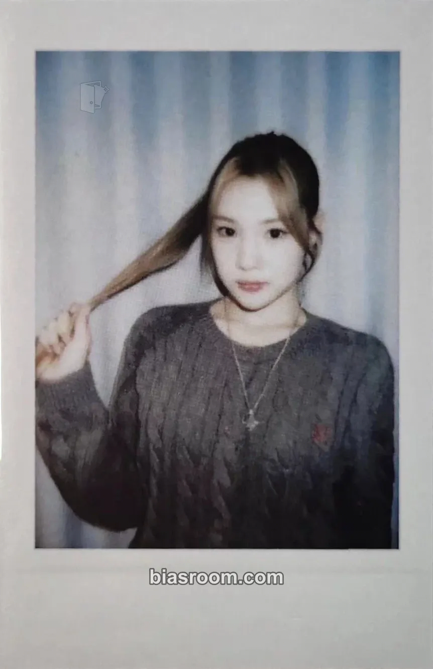 Juun The Chase Photocard - Hearts2Hearts - Hearts2Hearts K-pop photocard