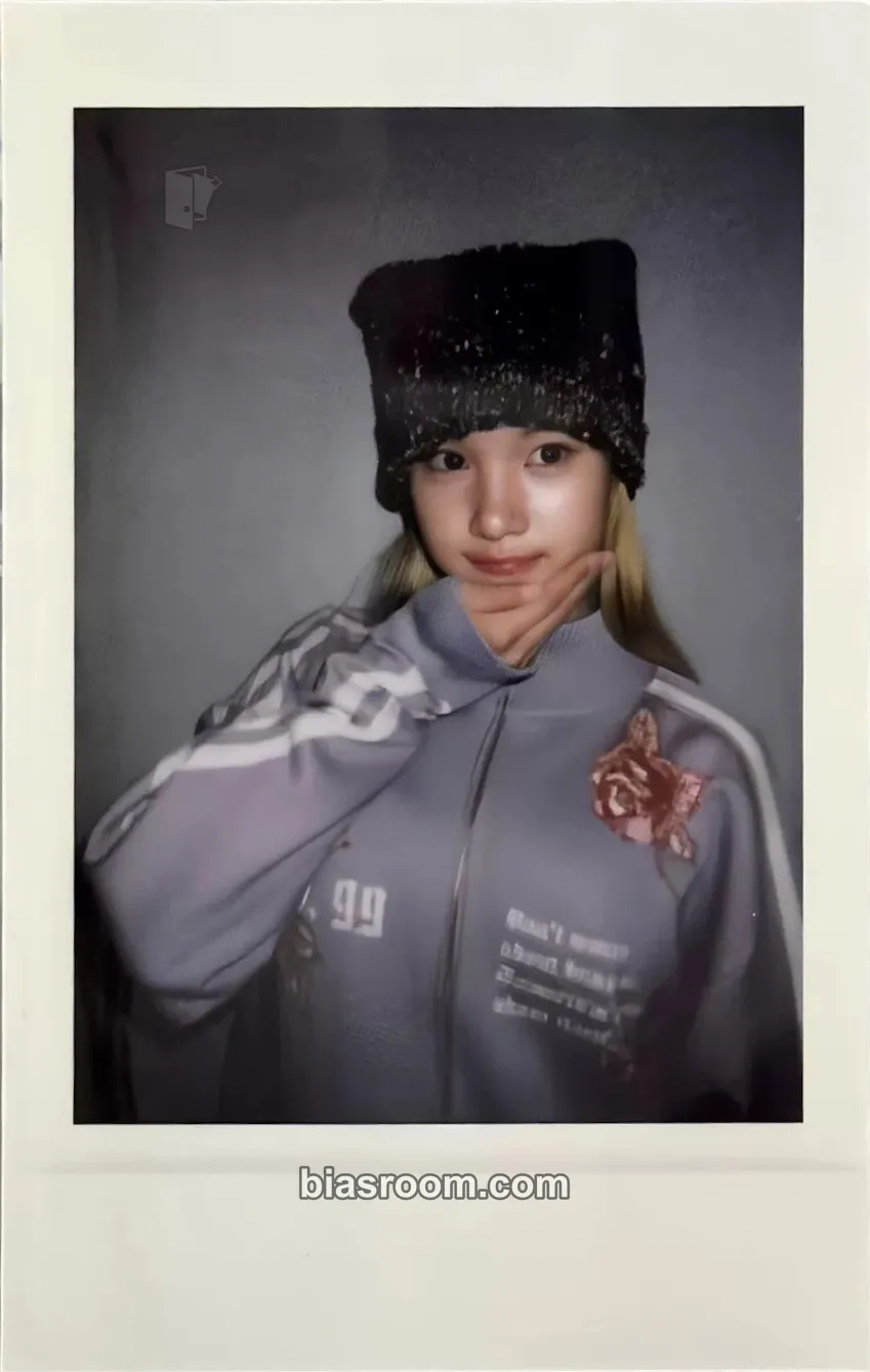 Juun The Chase Photocard - Hearts2Hearts - Hearts2Hearts K-pop photocard