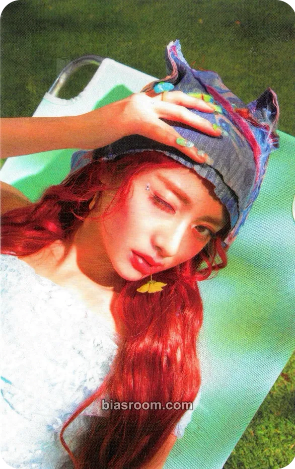 Huh Yunjin CRAZY (Japanese Ver.) Photocard - LE SSERAFIM - LE SSERAFIM K-pop photocard