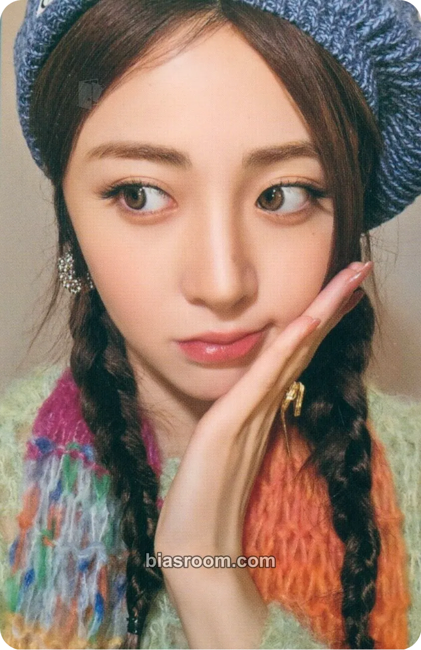 Huh Yunjin Easy Crazy Hot Tour (2025) Photocard - LE SSERAFIM - LE SSERAFIM K-pop photocard
