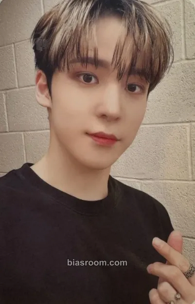 Yunho THE WORLD EP.1 : MOVEMENT Photocard - ATEEZ - ATEEZ K-pop photocard