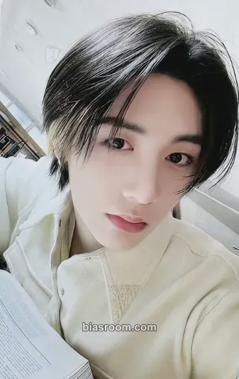 Taesan HOW? Photocard - BOYNEXTDOOR - BOYNEXTDOOR K-pop photocard