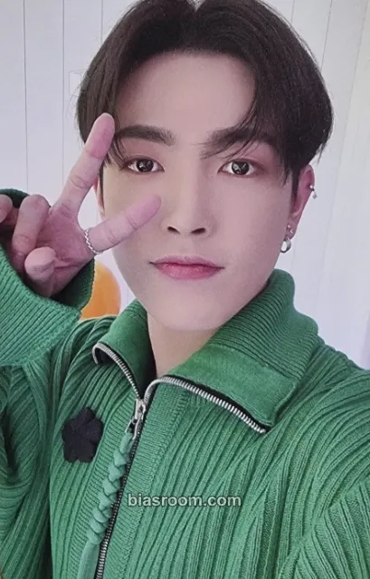 Hongjoong Atiny Room - 4th Anniversary Photocard - ATEEZ - ATEEZ K-pop photocard