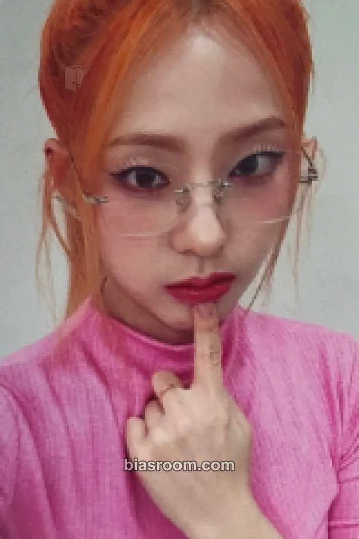 Chaerin Feelin' Hot Photocard - ICHILLIN’ - ICHILLIN’ K-pop photocard