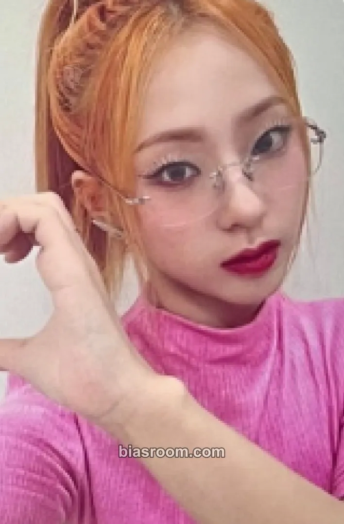Chaerin Feelin' Hot Photocard - ICHILLIN’ - ICHILLIN’ K-pop photocard