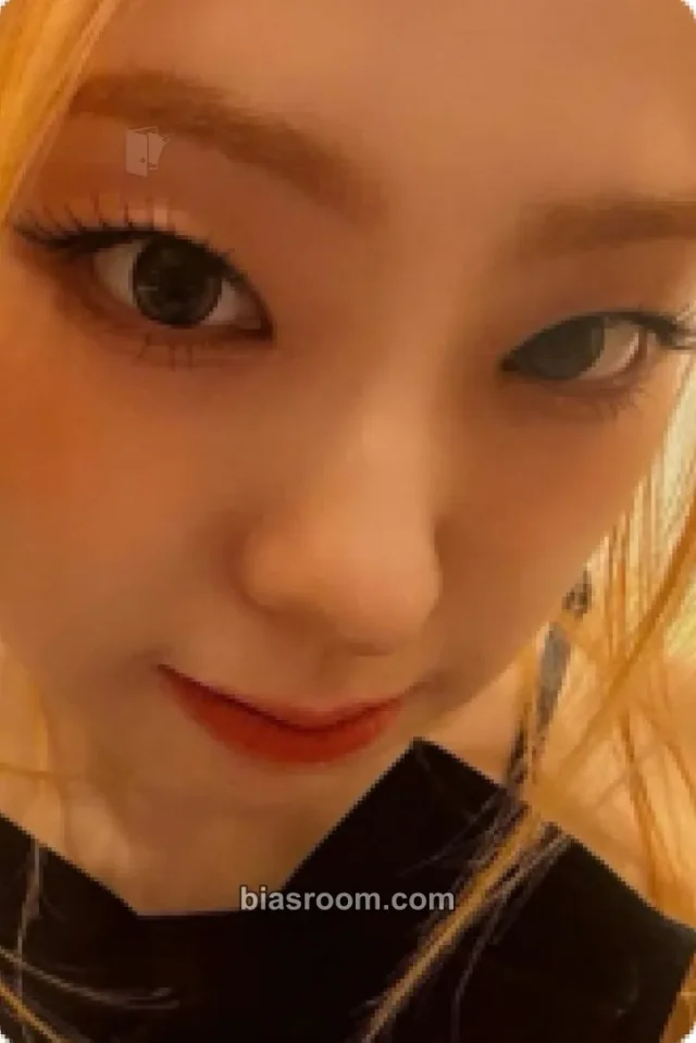 ICHILLIN’ - Chaerin - Feelin' Hot Album
