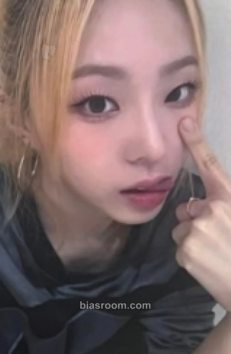 Chaerin Feelin' Hot Photocard - ICHILLIN’ - ICHILLIN’ K-pop photocard