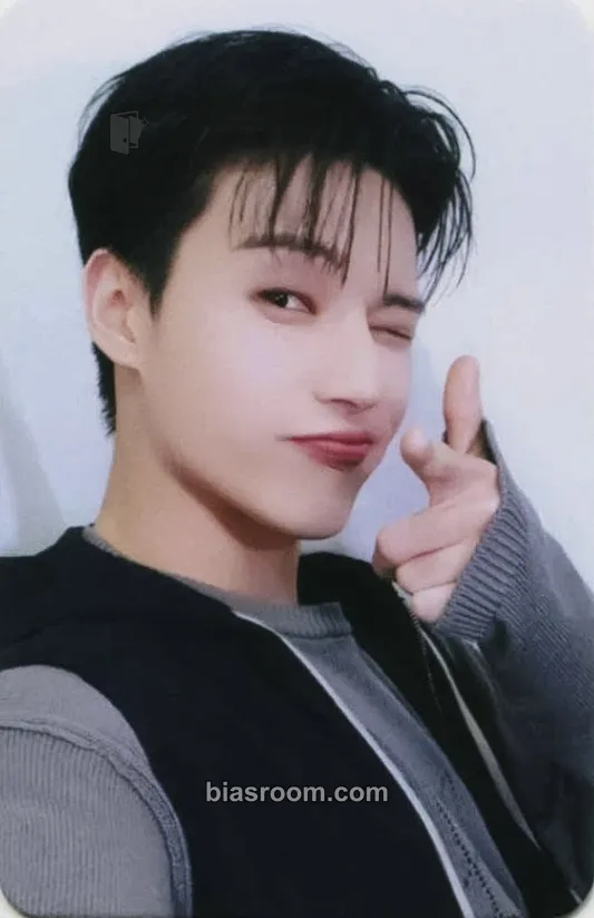 Wooyoung GOLDEN HOUR : Part.1 Photocard - ATEEZ - ATEEZ K-pop photocard