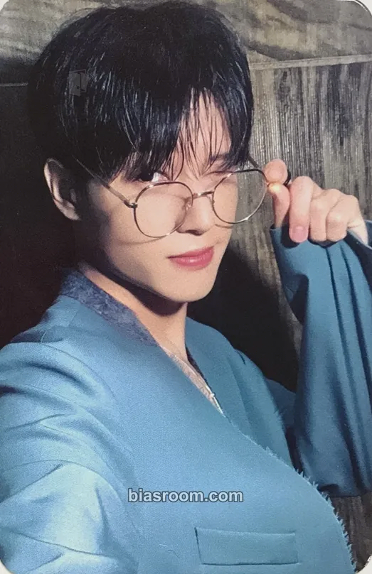 Wooyoung GOLDEN HOUR : Part.1 Photocard - ATEEZ - ATEEZ K-pop photocard