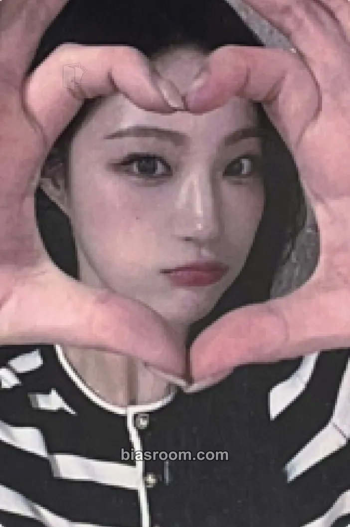 Yeju Feelin' Hot Photocard - ICHILLIN’ - ICHILLIN’ K-pop photocard