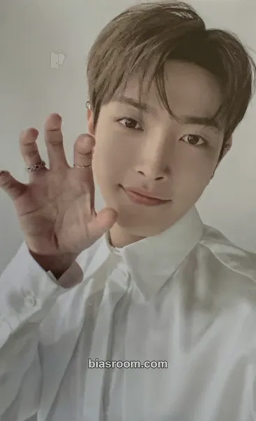 Hongjoong In Your Fantasy World Tour 2025 - 2026 Photocard - ATEEZ - ATEEZ K-pop photocard
