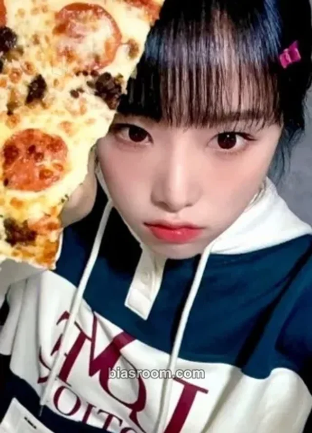 Yena - Yena - SMARTPHONE Album apple music round 4 video call (fancall)