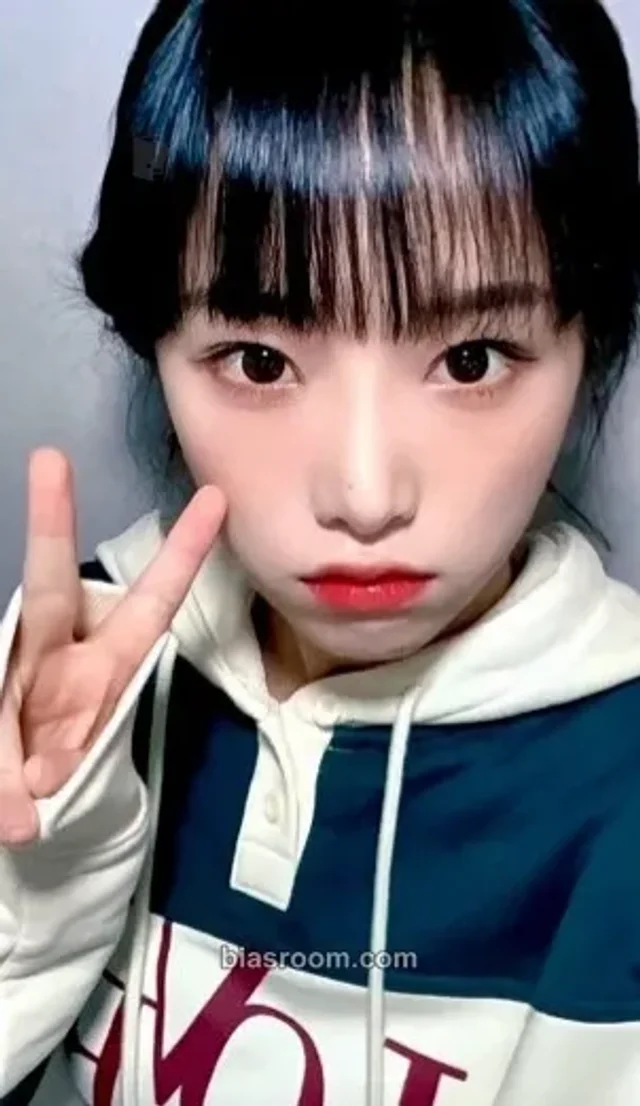 Yena - Yena - SMARTPHONE Album apple music round 4 video call (fancall)