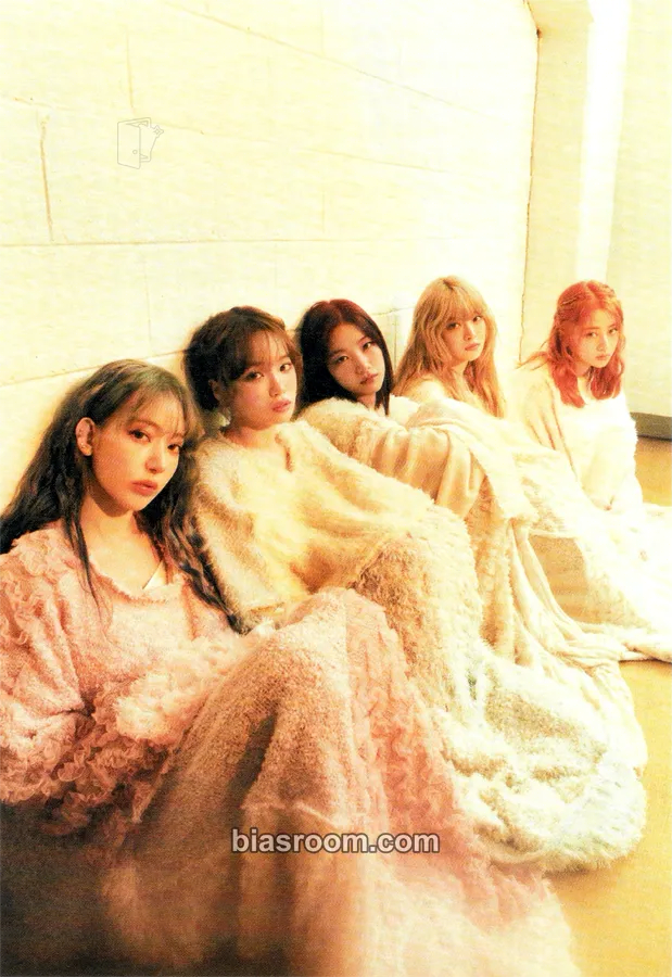 EASY Photocard - LE SSERAFIM - LE SSERAFIM K-pop photocard